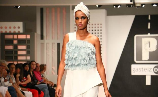 Ocho promesas de la aguja muestran su arte en la pasarela gasteiz on