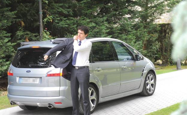 La Diputación de Bizkaia gasta en dos años 1,4 millones en coches oficiales y chóferes para altos cargos