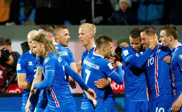 Islandia se convierte en el país menos poblado en la historia de los mundiales