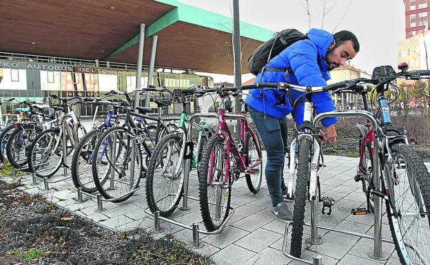 El aparcabicis cubierto de la estación se abre el martes y será gratuito hasta final de año
