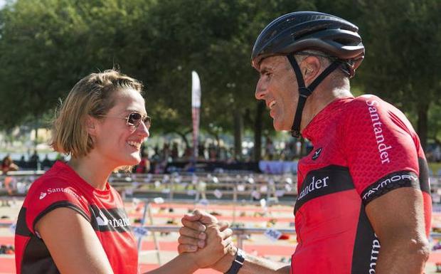 Un millar de atletas se miden el domingo en el Santander Triatlón Series de Getxo