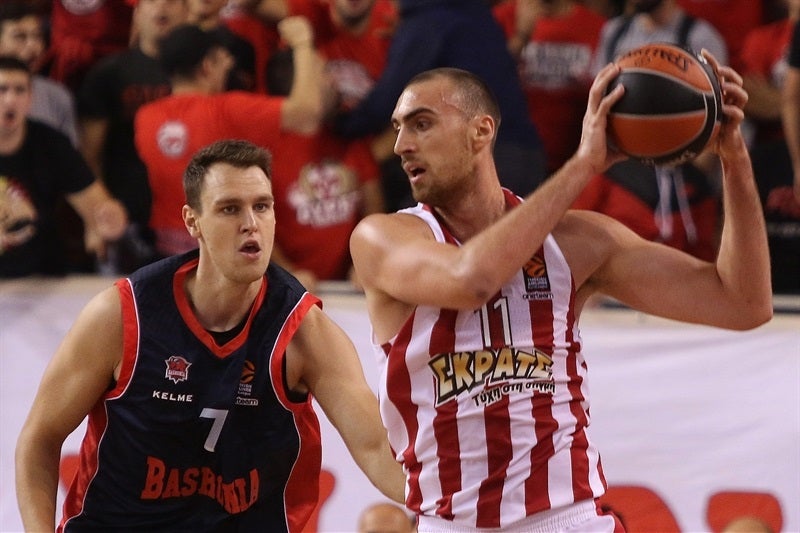 Las mejores imágenes del Olympiacos - Baskonia, primer partido de Euroliga de la temporada 2017-2018