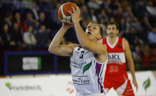 El Sáenz Horeca se lleva la cruz en un partido que tuvo en su mano