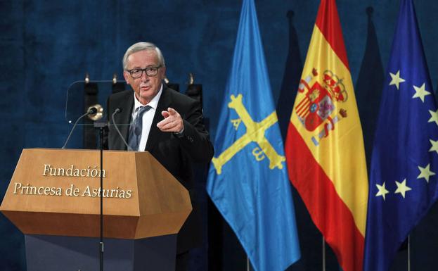 Juncker «Estoy contra los separatismos en Europa. No me gusta lo que pasa en Cataluña»