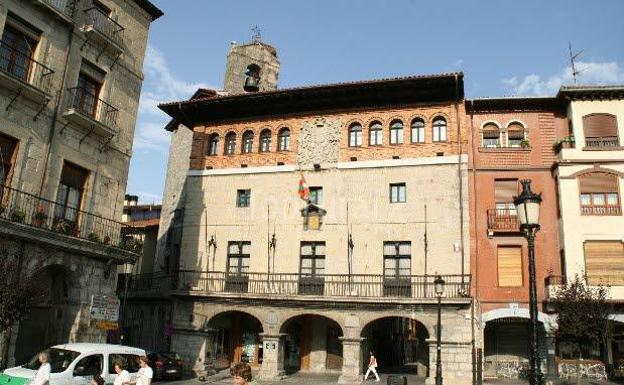 El Ayuntamiento de Orduña retirará de su fachada el Sagrado Corazón