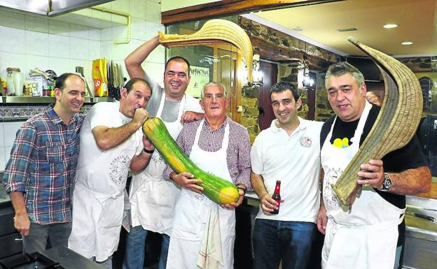 Grandes los chefs y las recetas de Eskola Zaharra