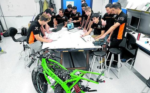 Universitarios vitorianos en la parrilla de salida