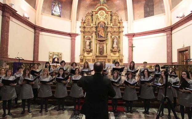 El coro Zirzira acerca el Fair Saturday a la iglesia de San Pedro de Basauri