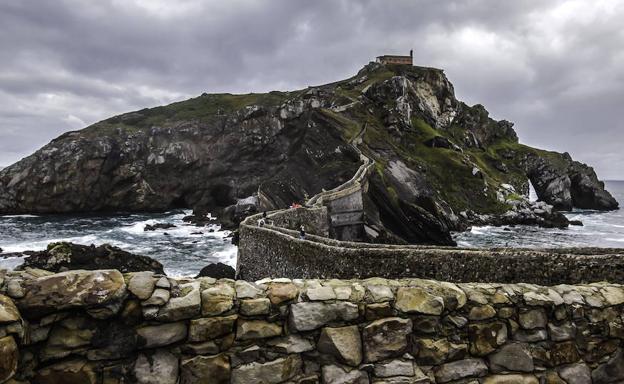 Gaztelugatxeko fauna exotiko inbaditzailea kontrolatzeko auzolana izango da larunbatean