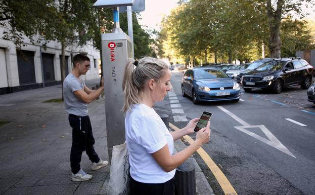 La nueva OTA de Bilbao desata una avalancha de quejas por los fallos de los parquímetros