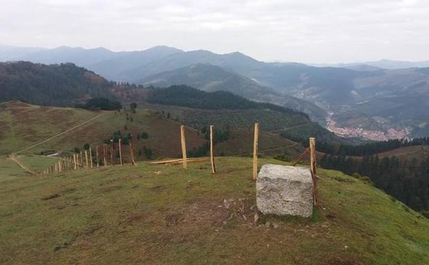 Zalla denuncia un tercer intento de montaje «sin autorización» del cercado ganadero en la Celadilla