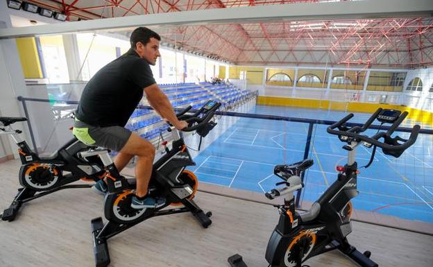 Erandio pide a la contrata reparar la gotera que ha reaparecido en el recién inaugurado gimnasio
