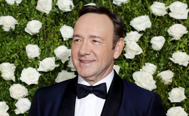 Una expresentadora acusa a Kevin Spacey de haber abusado de su hijo