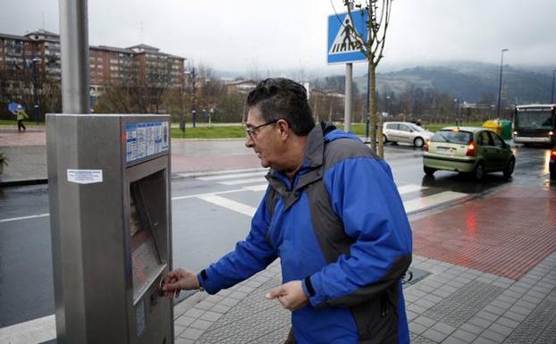 Etxebarri contabilizará los coches aparcados los fines de semana con la vista puesta en ampliar la OTA
