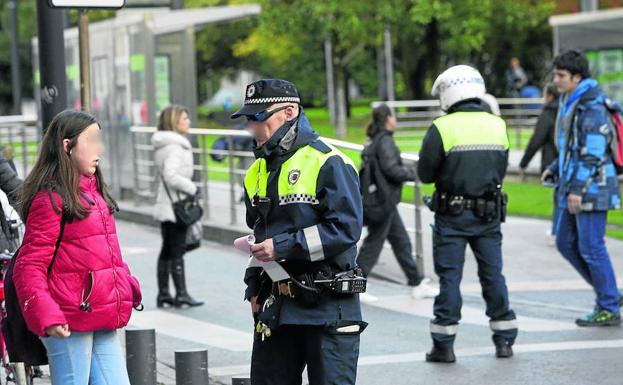 Los policías locales de Vitoria elevan la presión y empiezan a multar también a la hostelería