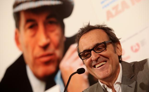 El compositor Alberto Iglesias recibe el Mikeldi de Honor de Zinebi