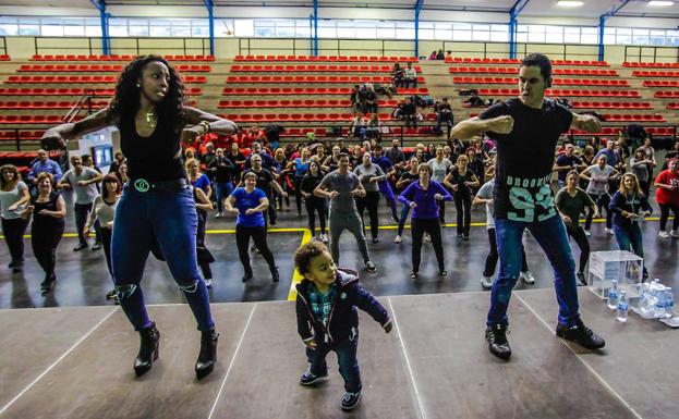 Bermeo mueve las caderas por las enfermedades raras