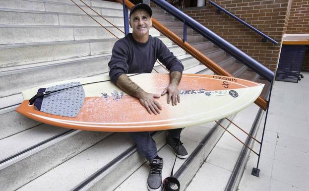 «Puedo surfear de noche como si fuera un murciélago del mar»