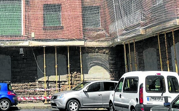 Técnicos forales analizan la afección del derribo de los edificios desalojados de Altzaga