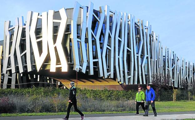 El apoyo del PP al «proyecto ilusionante» de la nueva universidad privada de Vitoria blinda su creación