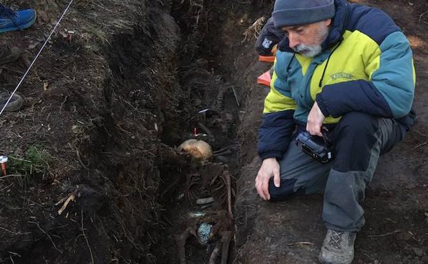 Descubren una trinchera con restos de cinco combatientes de la Guerra Civil en Zeanuri