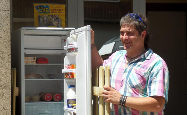 La nevera solidaria de Galdakao se instala en el municipio de Viveiro