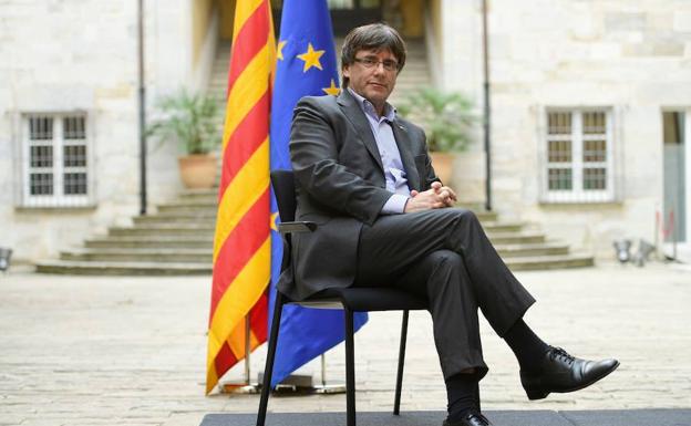 La firmeza de Bruselas ante la independencia catalana lleva a Puigdemont al antieuropeísmo