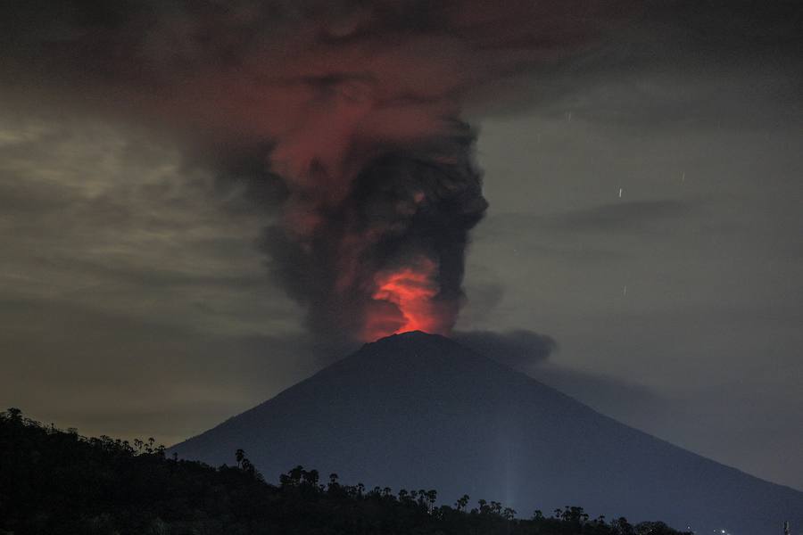 Indonesia: alerta máxima y 100.000 evacuados por la inminente erupción del volcán Agung en Bali