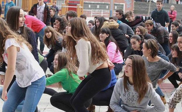 El Día del Euskera pone en valor en Galdakao el papel de la mujer en la tradición vasca