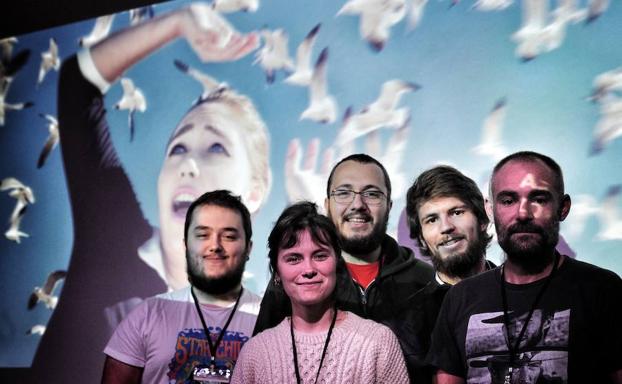 ‘Los pájaros’ de Hitchcock sobrevuelan Vitoria