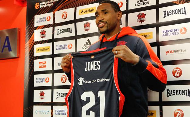 Jones: «Espero contribuir en los éxitos del futuro de Baskonia»