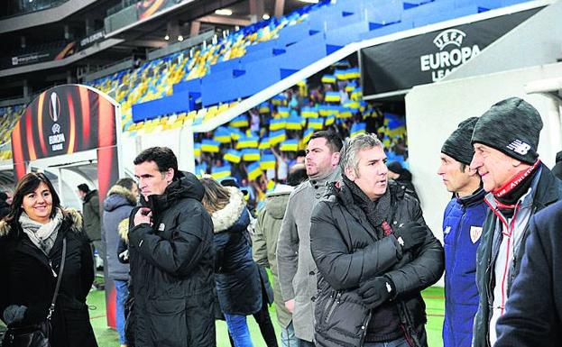 El presidente y ocho directivos viajan con los rojiblancos