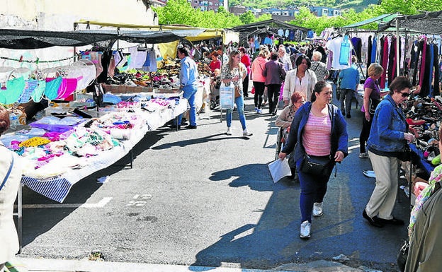 Erandio sacará a concurso los puestos en los mercadillos en 2018 por primera vez en 23 años