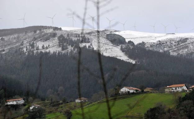 Fallece un joven de 19 años y vecino de Erandio al precipitarse su coche por un barranco en Berriz