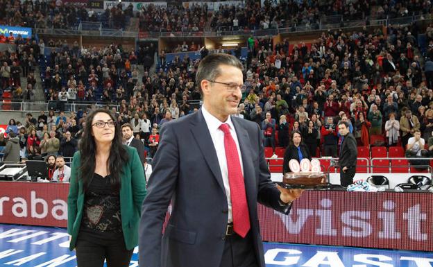 Pedro Martínez dirige su partido 800 de Liga ante el Bilbao Basket