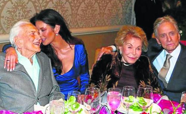 Una vela más para el centenario Kirk Douglas