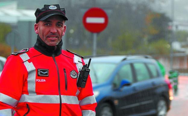 Un ertzaina evita que un niño vasco muera atragantado en Jaca