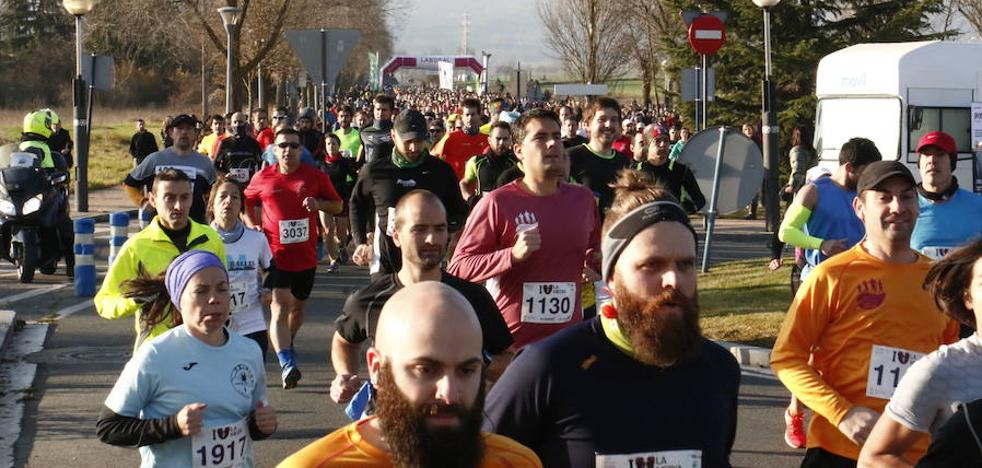 Cortes de tráfico y del servicio del tranvía y autobuses este domingo por la Media Maratón