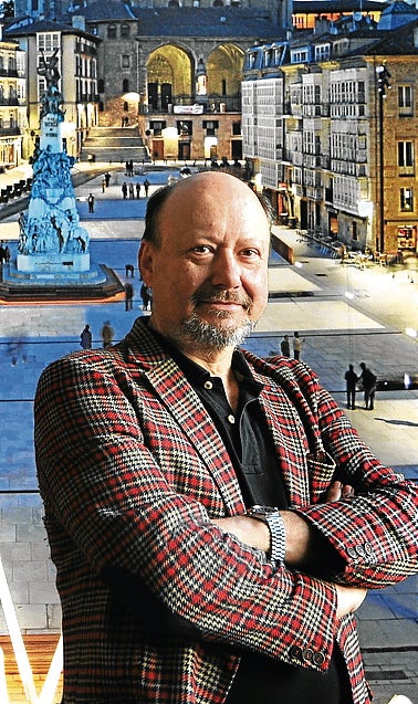 El abogado Javier Otaola lee este jueves el pregón de la Navidad vitoriana