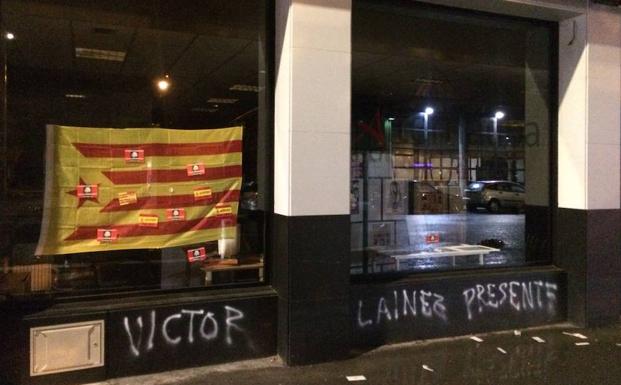 Atacan la sede de Alternatiba en Vitoria con pintadas falangistas