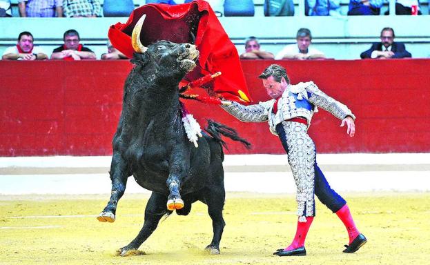 Urtaran reabre la puerta a los toros al sacar a concurso la organización de la feria de La Blanca