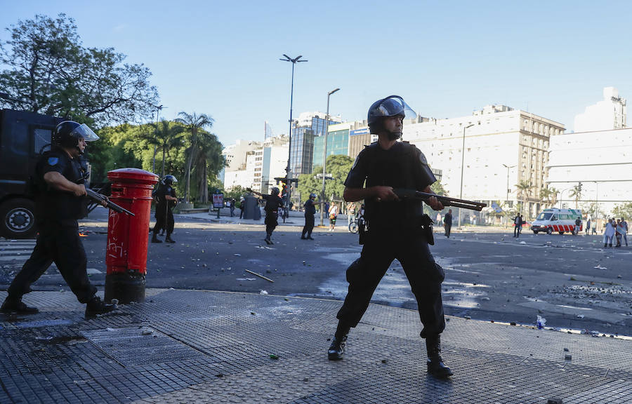 Batalla campal en Buenos Aires por la reforma de las pensiones