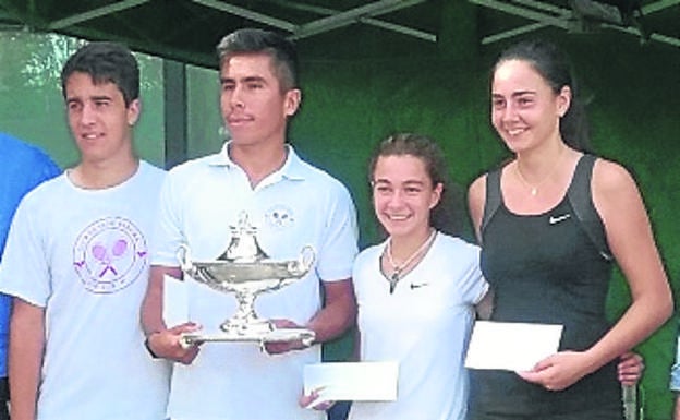 Diego Chávez y Naiara Uriarte, del Club de Tenis Fadura, encabezan el ranking vasco