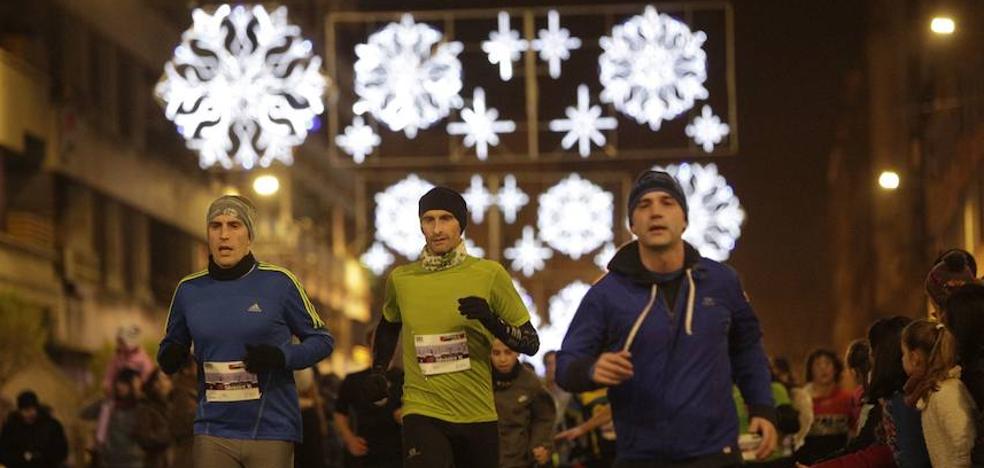 La San Silvestre poblará hoy las calles de Vitoria de atletas festivos