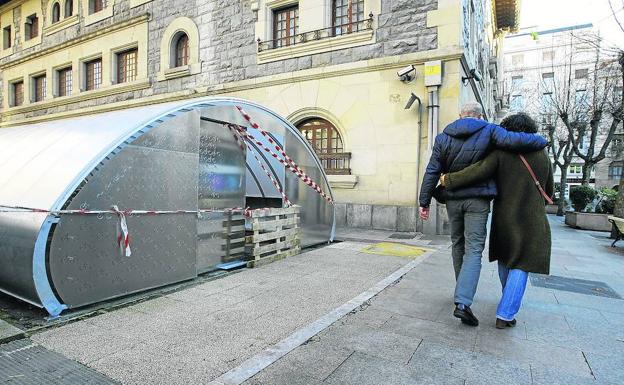 Vitoria acelera en la instalación de los aparcabicis cubiertos