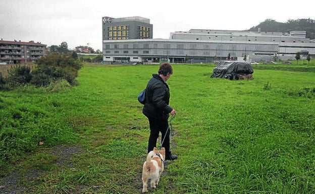 16 empresas optan a construir el parking del hospital de Urduliz