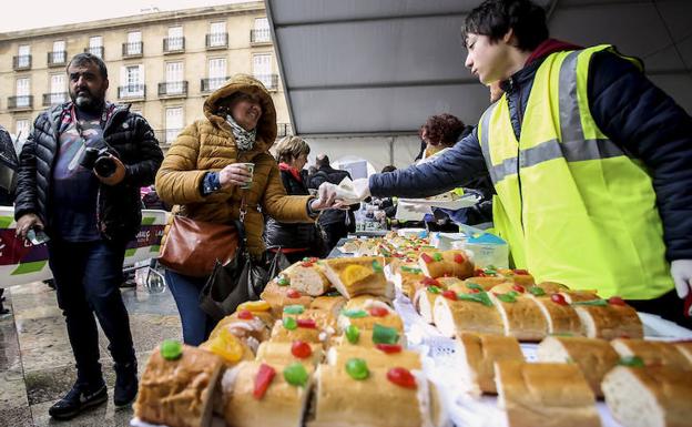 500 kilos de Roscón Solidario en la Plaza Nueva