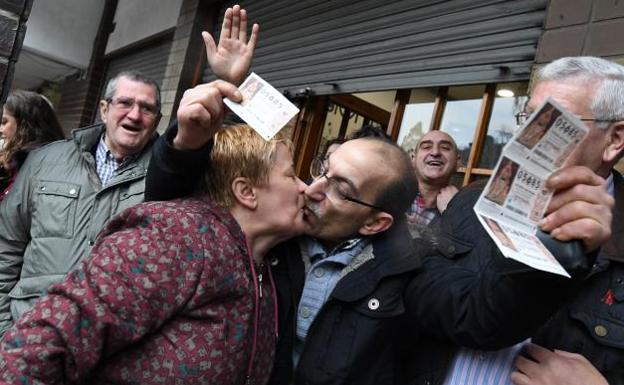 El primer premio de 'El Niño', el 05685, cae íntegro en Bilbao