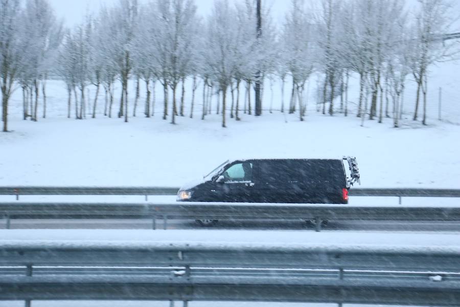 La nieve vuelve a la geografía alavesa