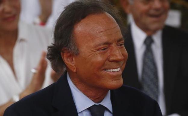 Piden el ADN de Julio Iglesias